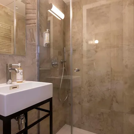 Hotel Grand Leveque 3*