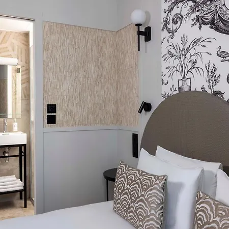 Grand Leveque Otel Paris