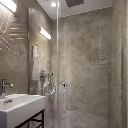 Отель Grand Leveque 3*