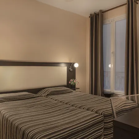 Grand Leveque מלון 3*