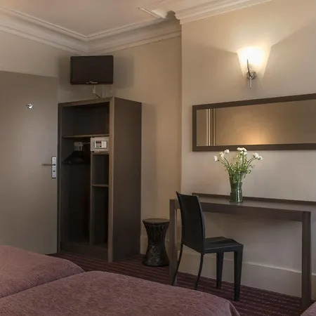 Отель Grand Leveque 3*