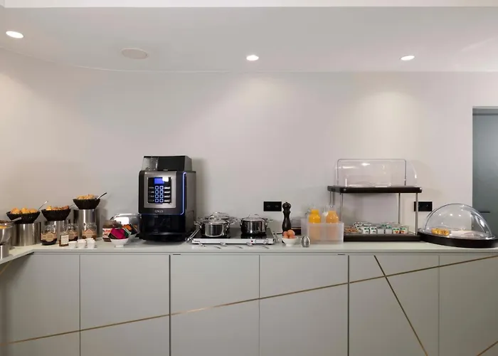 里维克大酒店 酒店