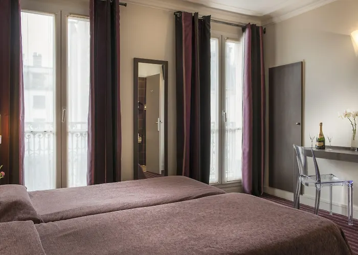 里维克大酒店 酒店