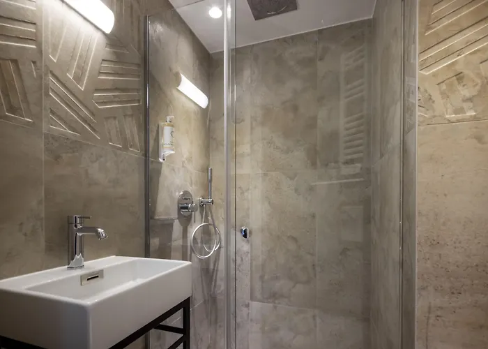 מלון Grand Leveque 3*