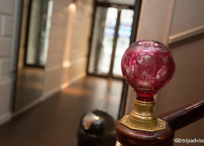 Grand Leveque מלון