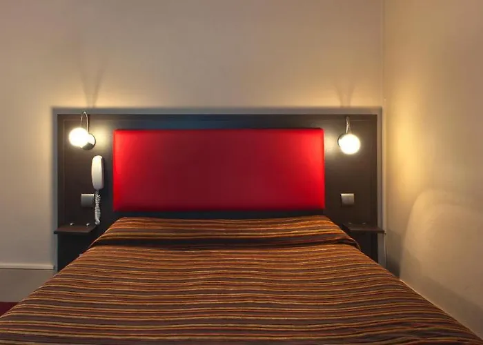 Grand Leveque 3* פריז